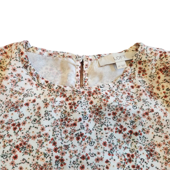 LOFT SHORT SLEEVE FLORAL TOP - SMALLL PETITE - Picture 5 of 7